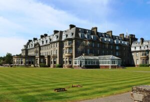 Kurtaxe, Frühstück und andere Überraschungen: Was ist im Preis eines deutschen Hotels enthalten?