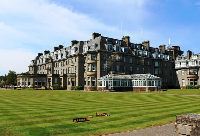 Kurtaxe, Frühstück und andere Überraschungen: Was ist im Preis eines deutschen Hotels enthalten?